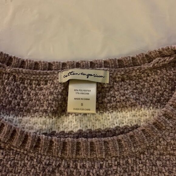 Lilac and White Sweater (Size Small) - Picture 5 of 6